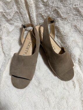 Like New! Sole Society Dolven style Taupe Suede Open-Toe Slingback Sandals Sz 10